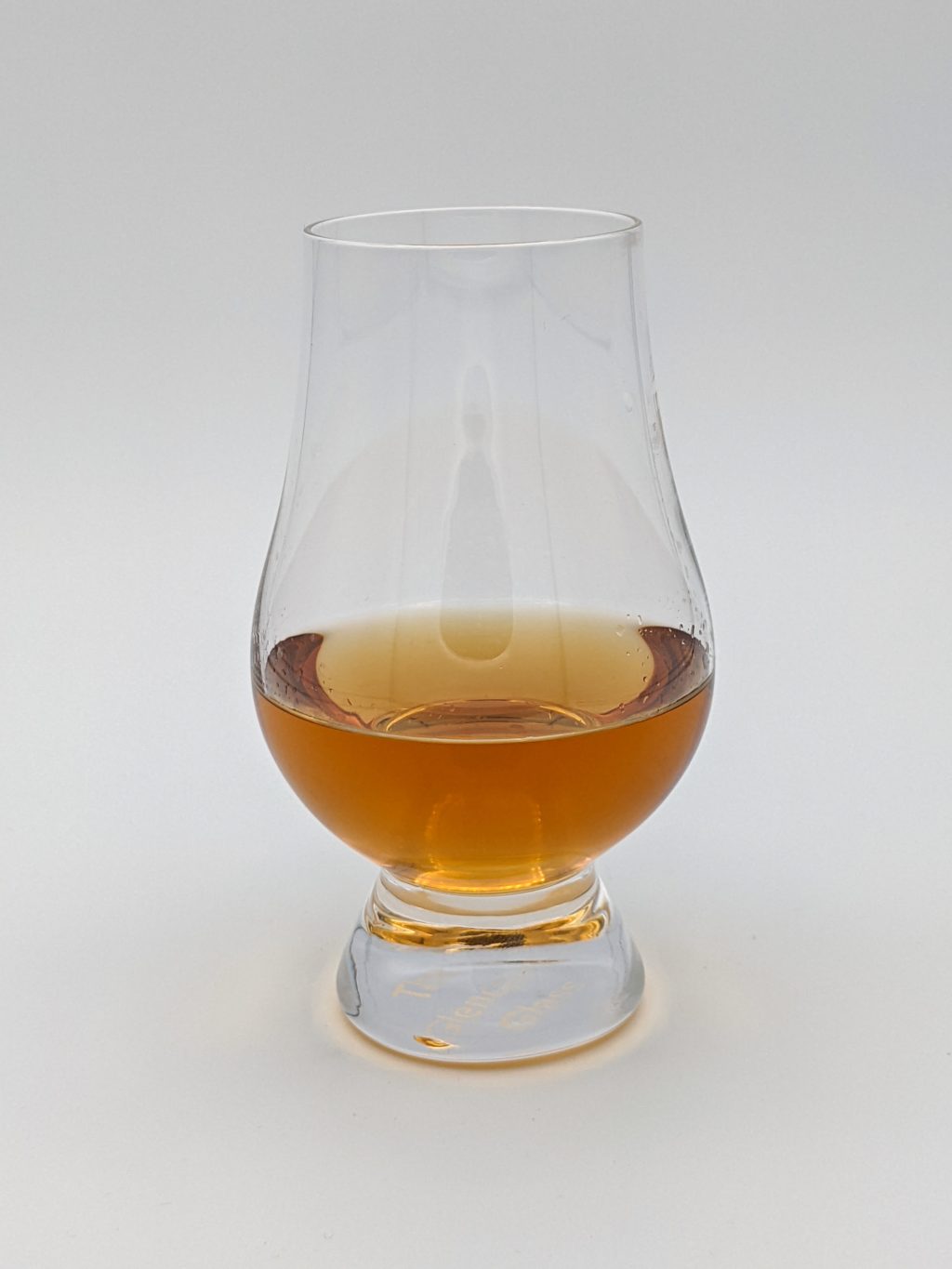Light brown colored liquid in a glencairn glass