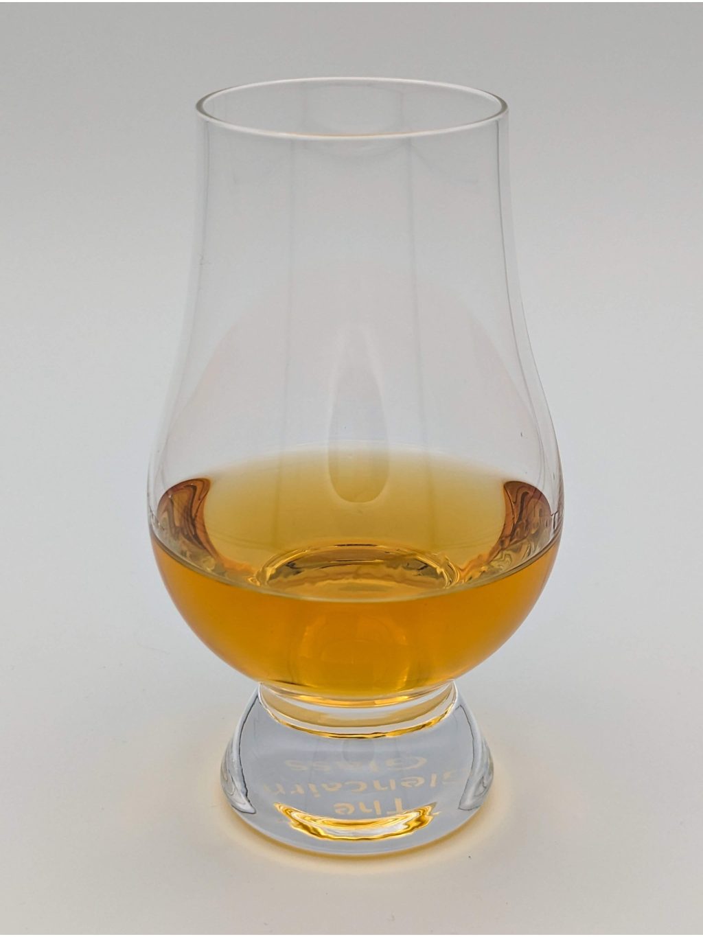 Light brown colored liquid in a glencairn glass