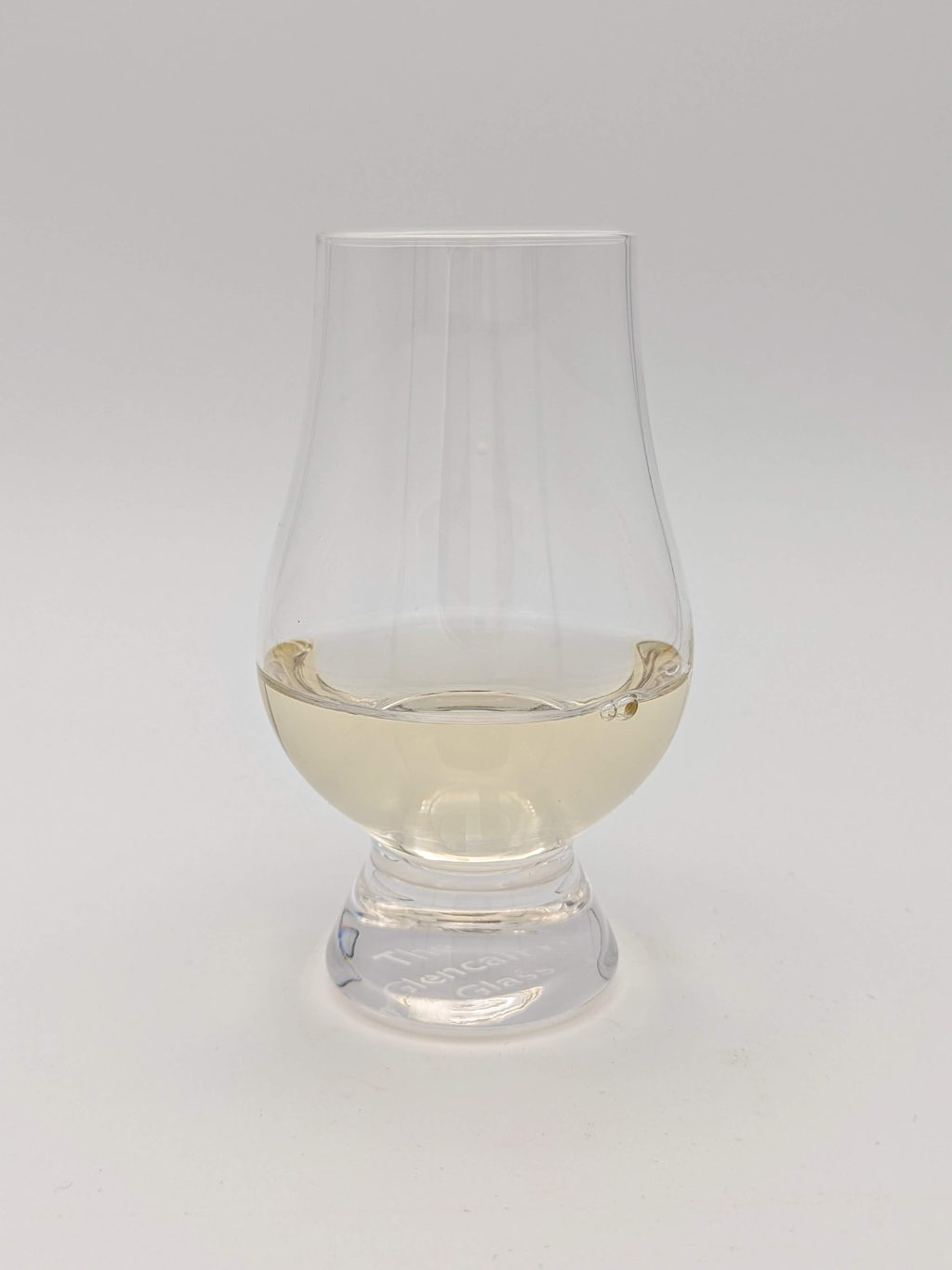 slightly gold liquid in a glencairn glass